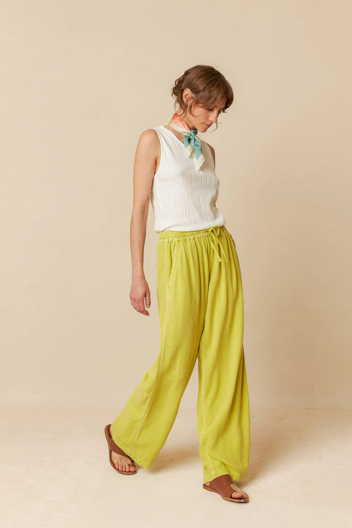 Double Button Tank In White