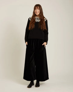 Ezra Sweater In Black & Milk