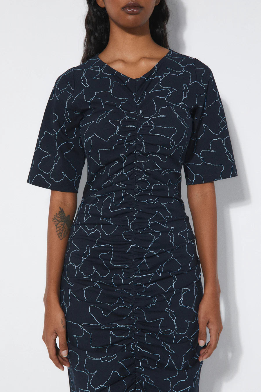 Pola Dress In Dark Blue Flowers