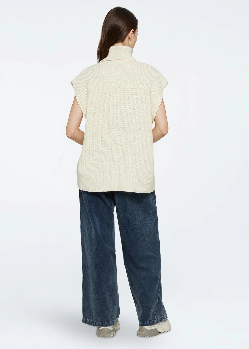 Naja Knit Vest In Turtledove