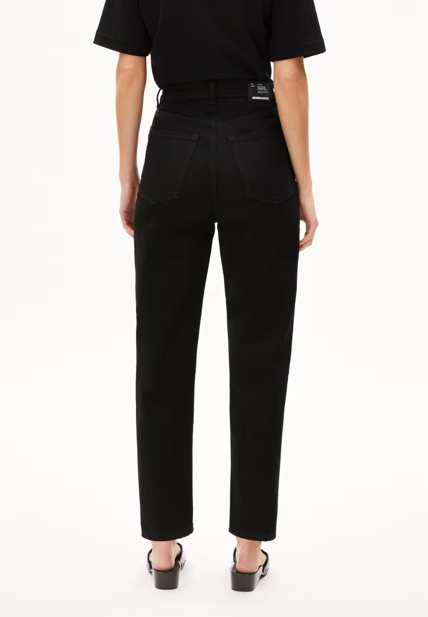 Mairaa Tapered Jeans In Rinse Black