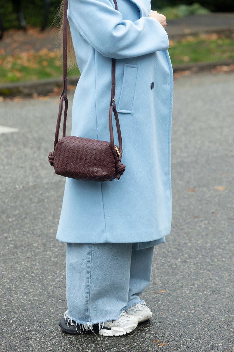 Ila Knot Crossbody Bag In Maroon