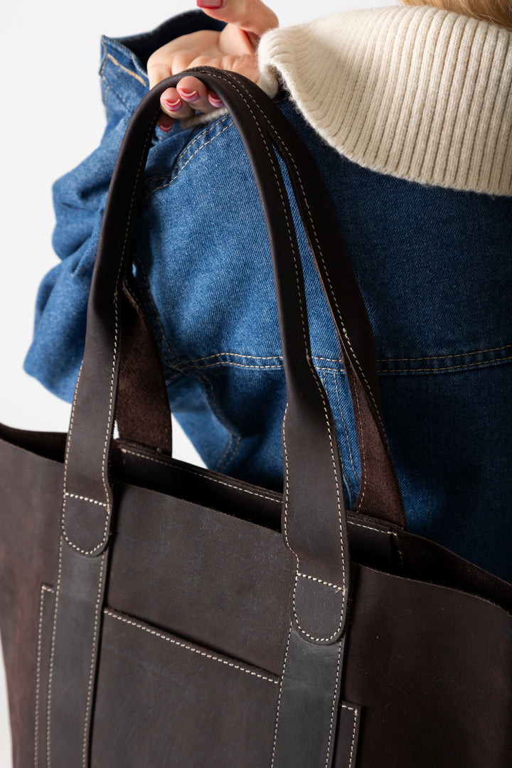 Oil Threaded Pocket Tote In Rugged Brown