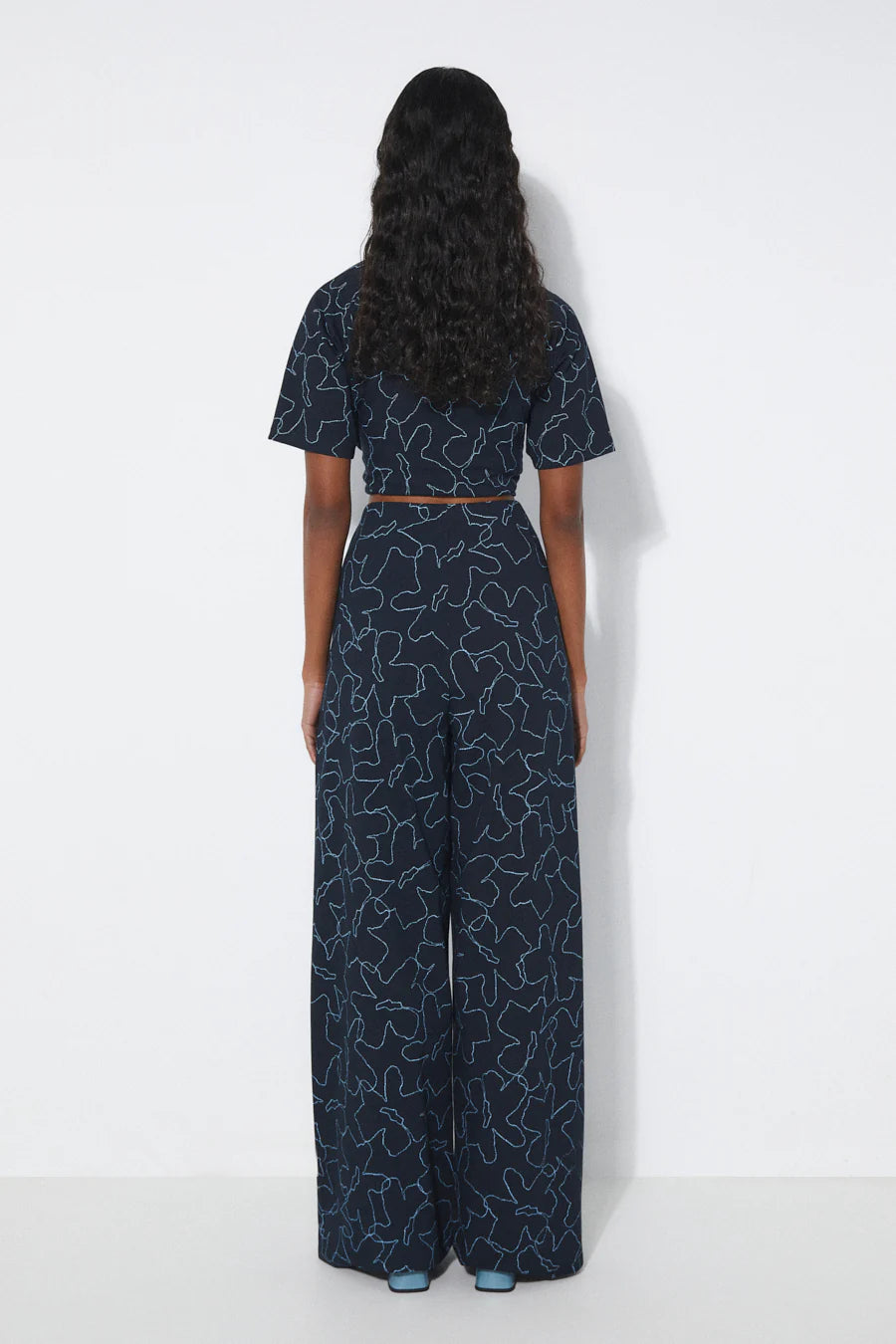 Ottessa Pant In Dark Blue Flowers