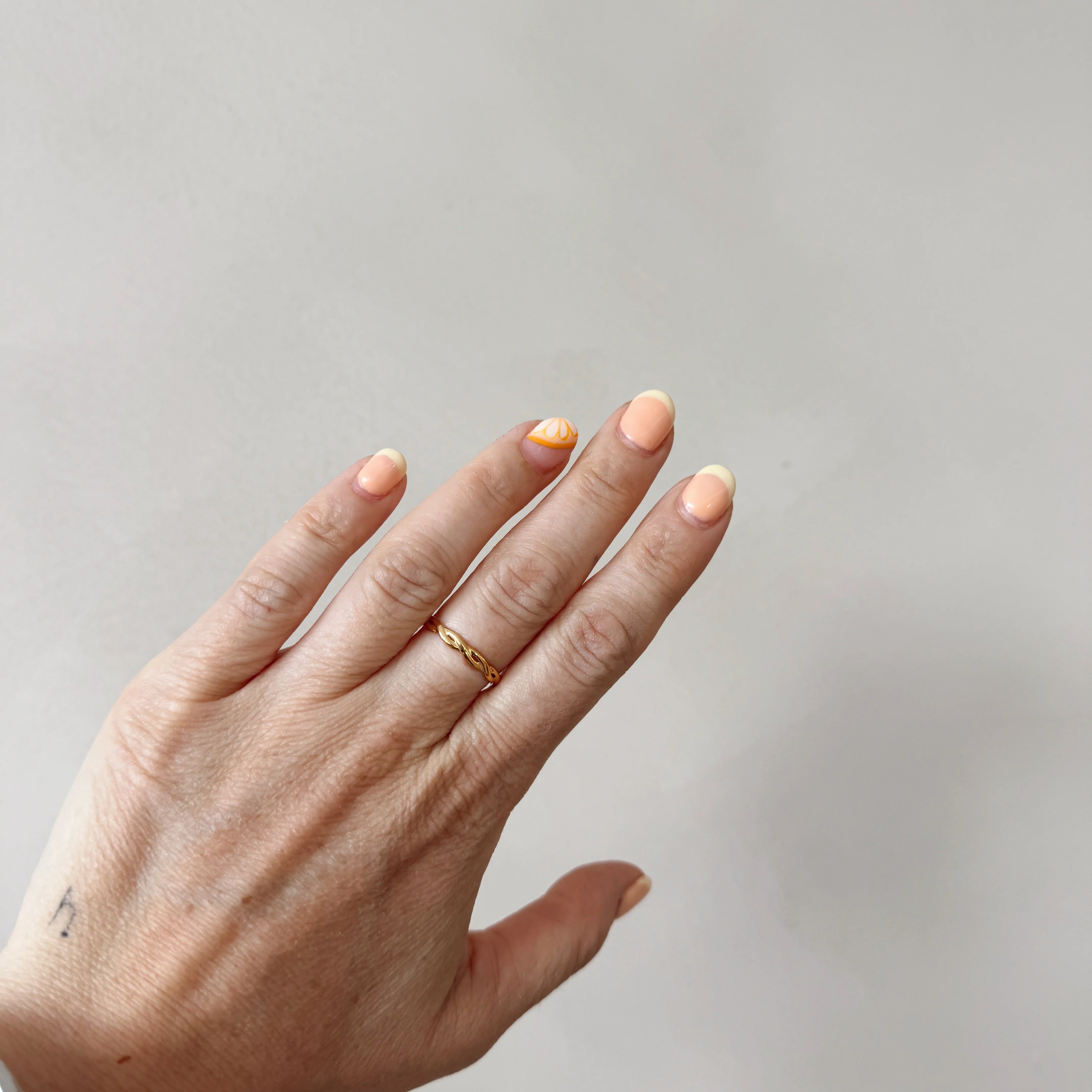 The Ciato Water Resistant Crisscross Ring