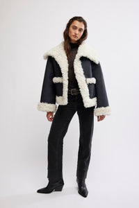 Kiki Sherpa Jacket In Black