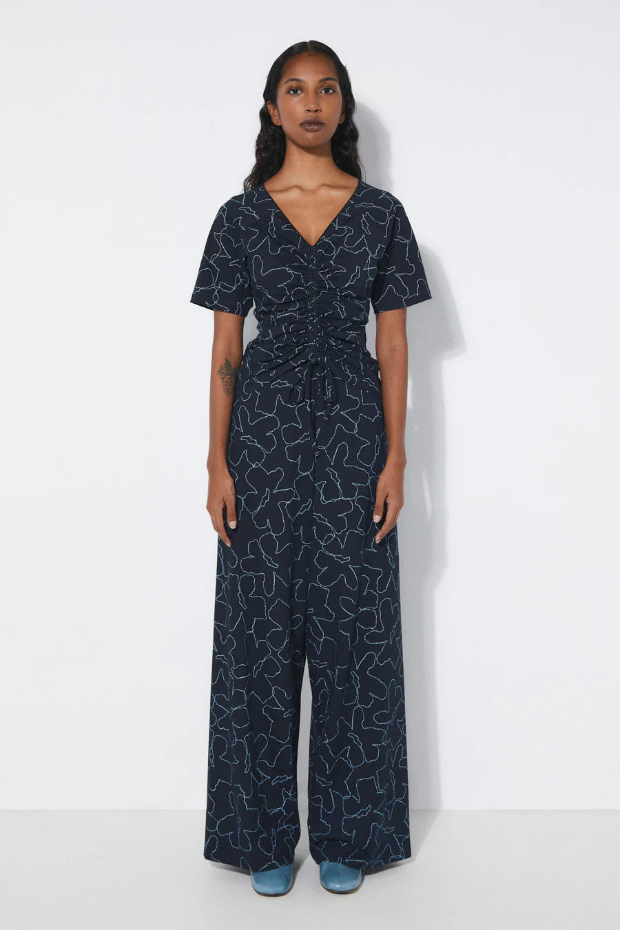 Ottessa Pant In Dark Blue Flowers