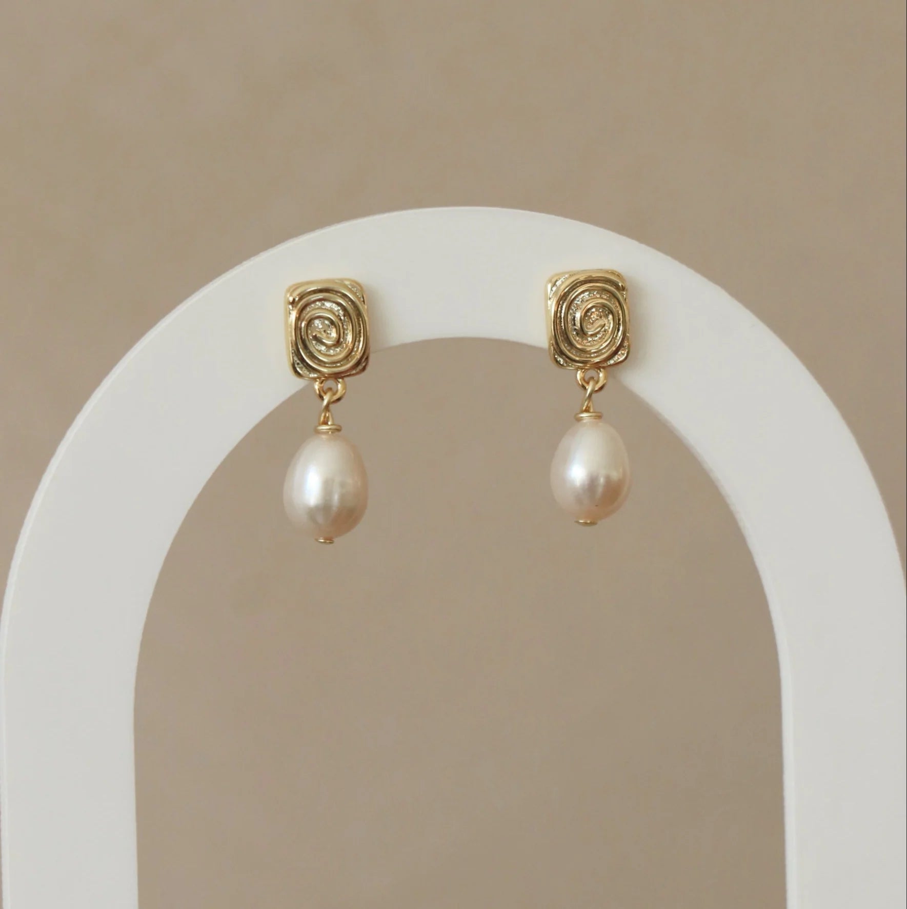 Zolio Spiral Studs