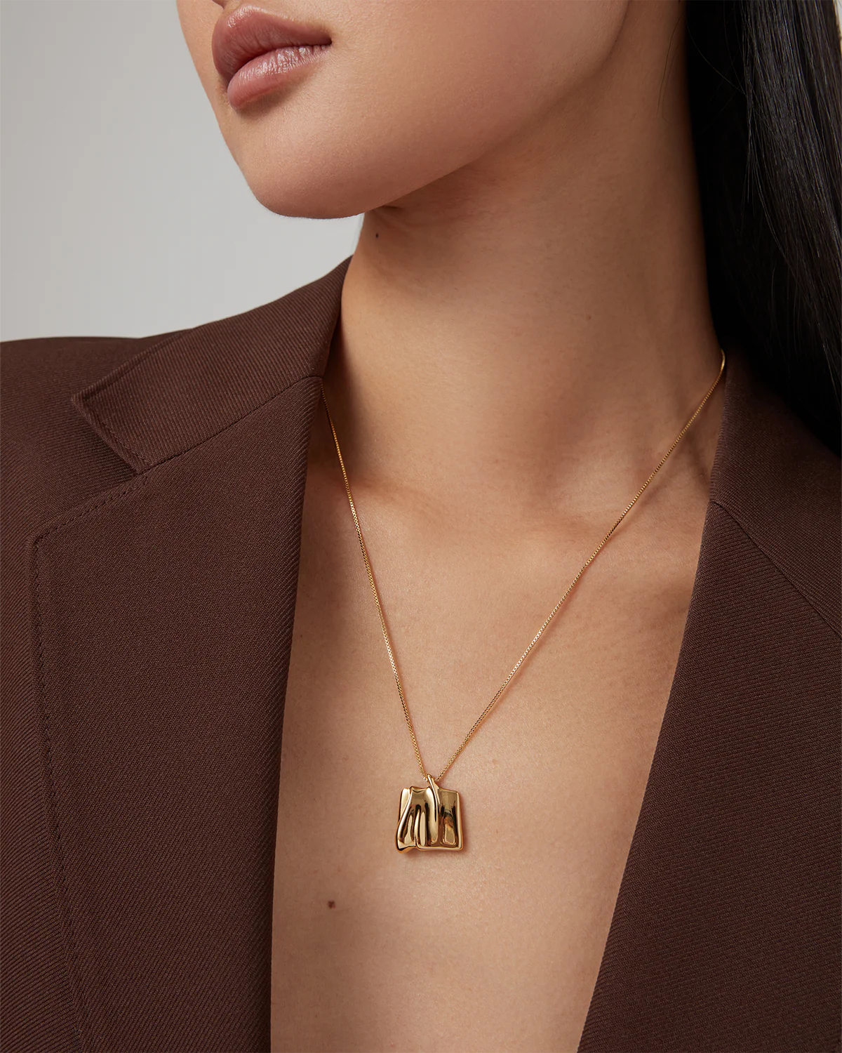 Sundra Pendant Necklace