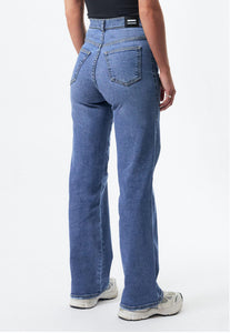 Moxy Straight Jeans in Cape Sky