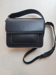 Cayman Pocket Soft Structure Bag In Black