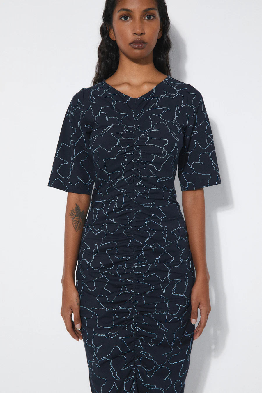 Pola Dress In Dark Blue Flowers