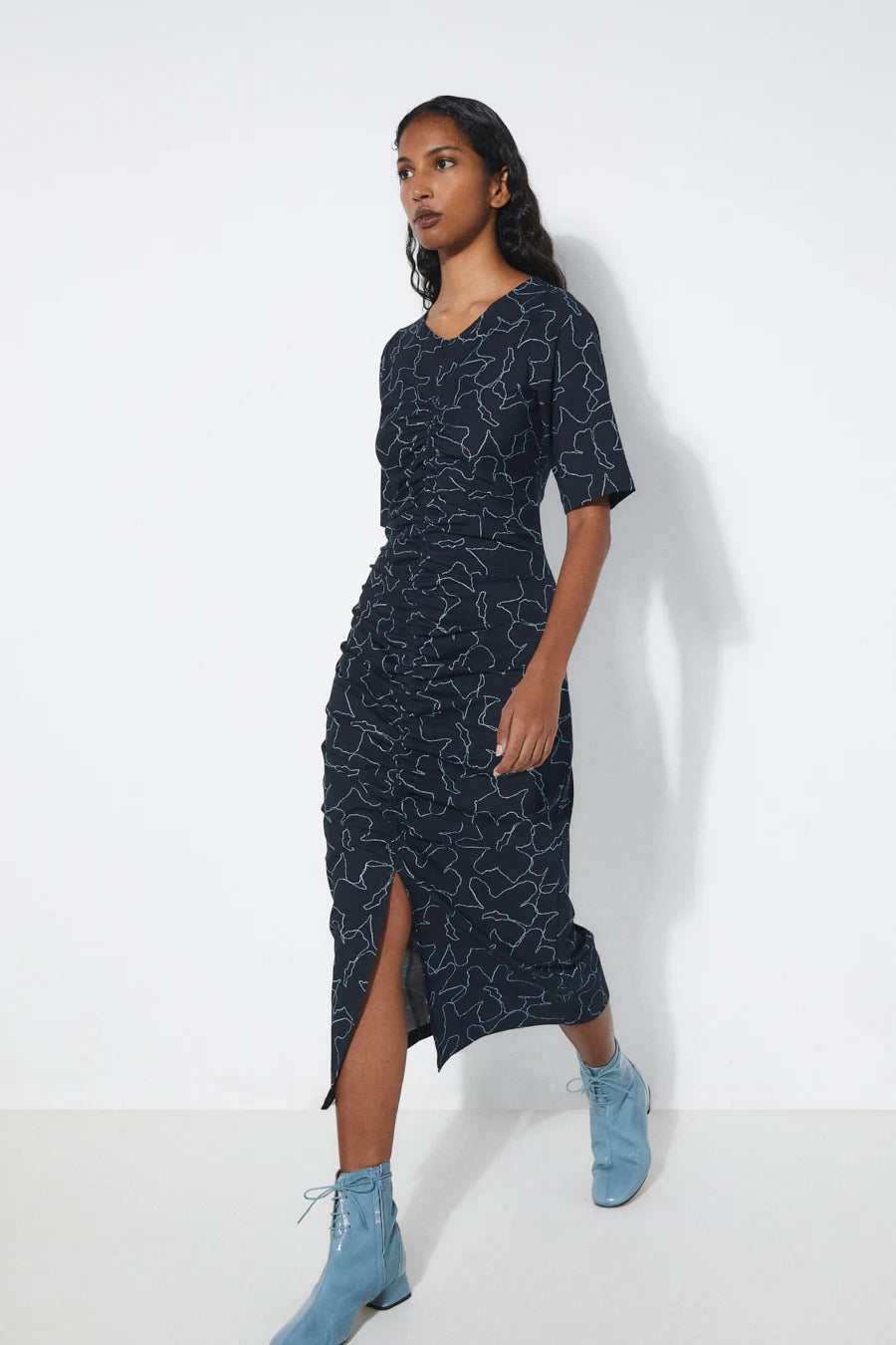 Pola Dress In Dark Blue Flowers