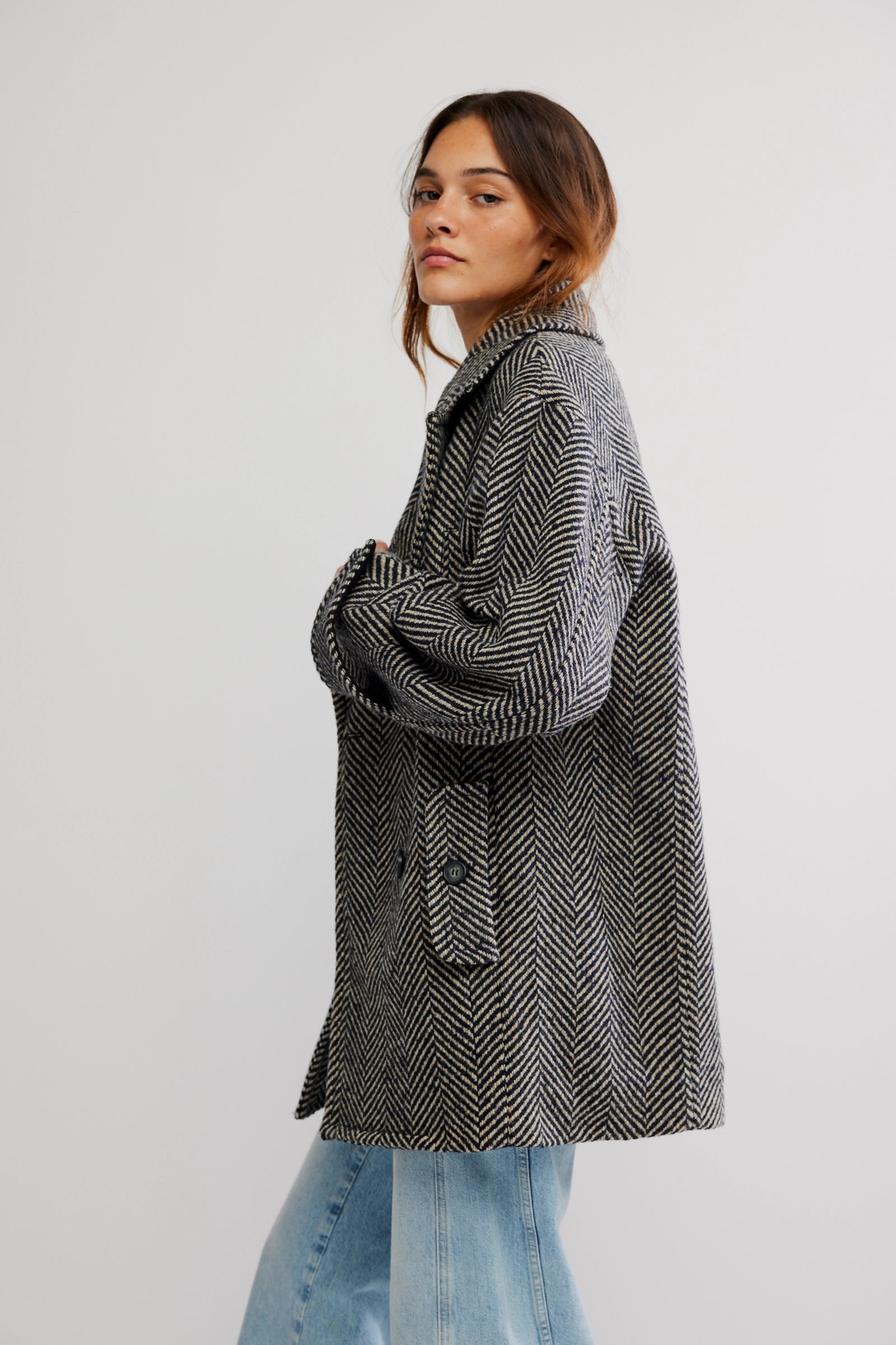 Ari Wool Peacoat In Black