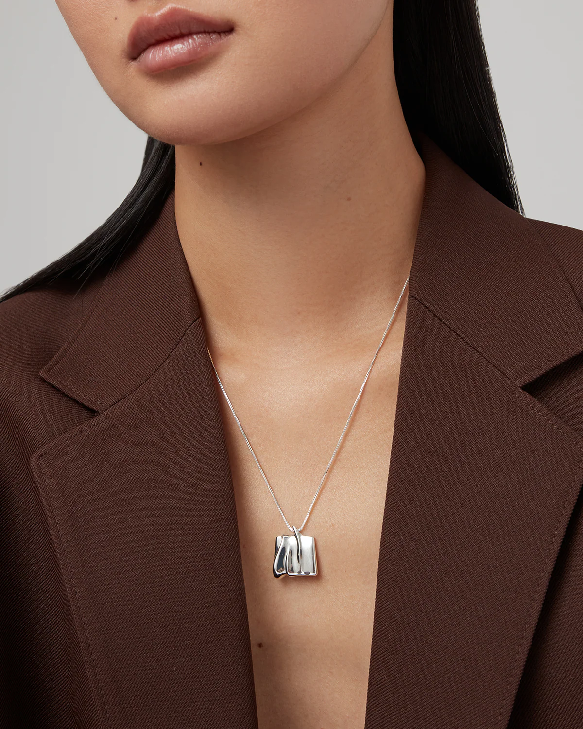Sundra Pendant Necklace