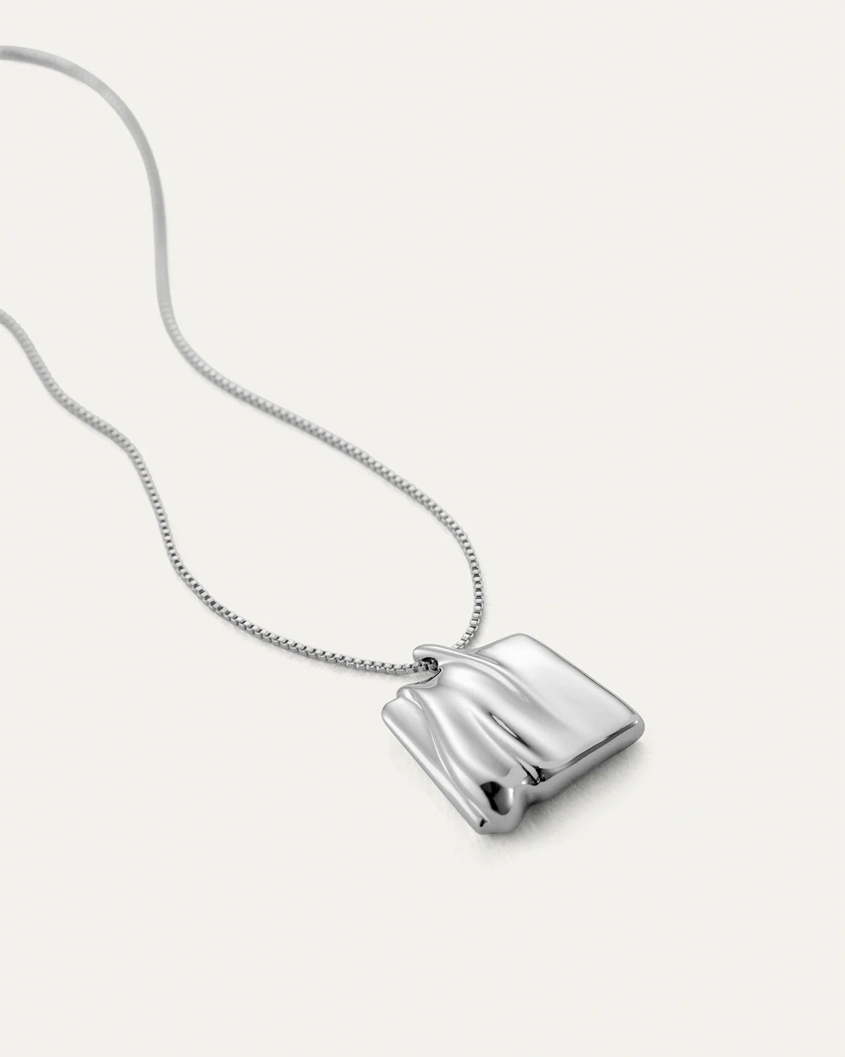 Sundra Pendant Necklace