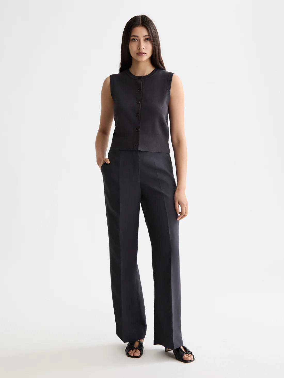 Compact Knitted Spencer Vest In Charcoal Art