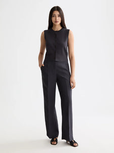 Compact Knitted Spencer Vest In Charcoal Art