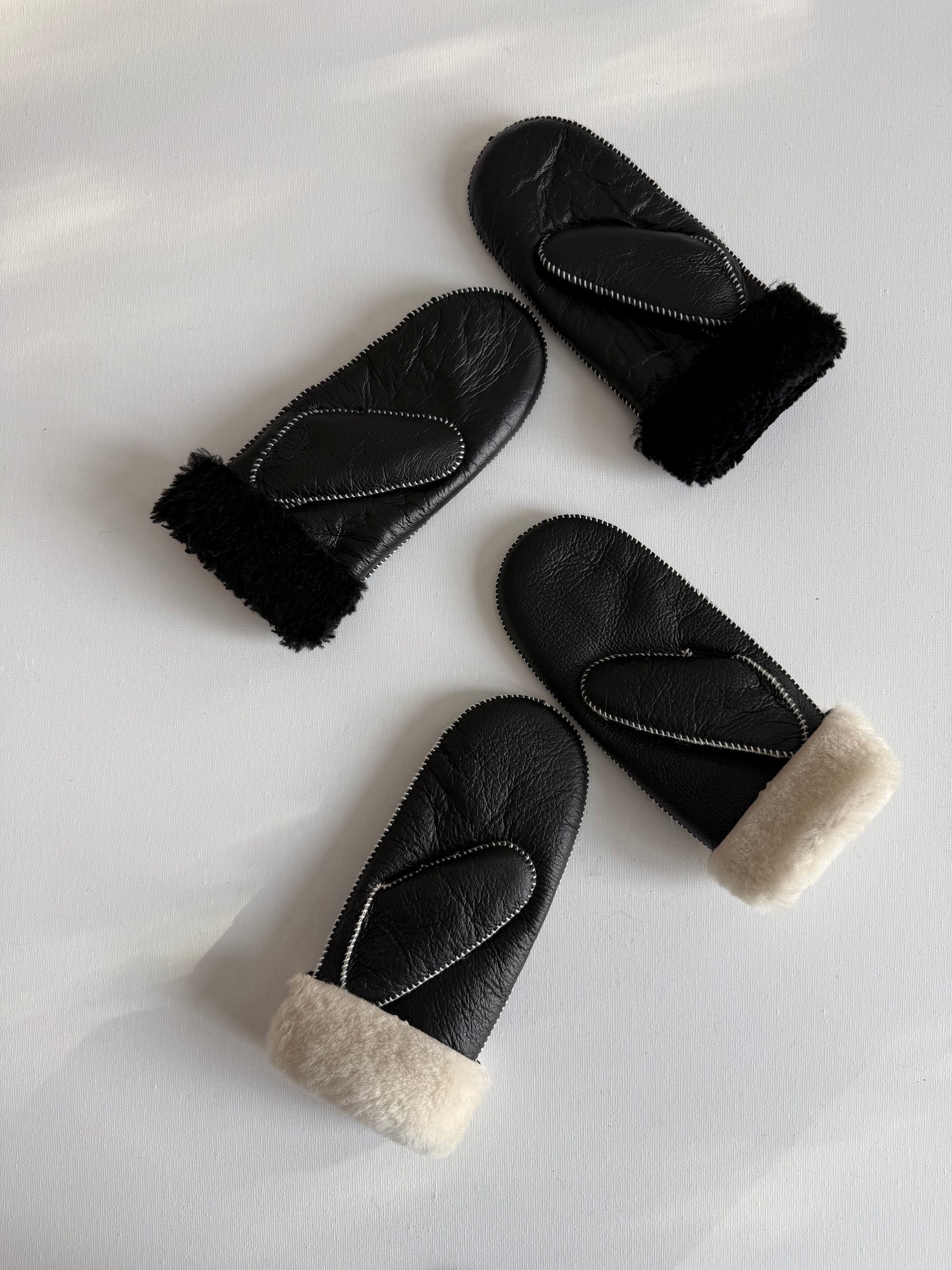 Shearling White Stitch Mittens