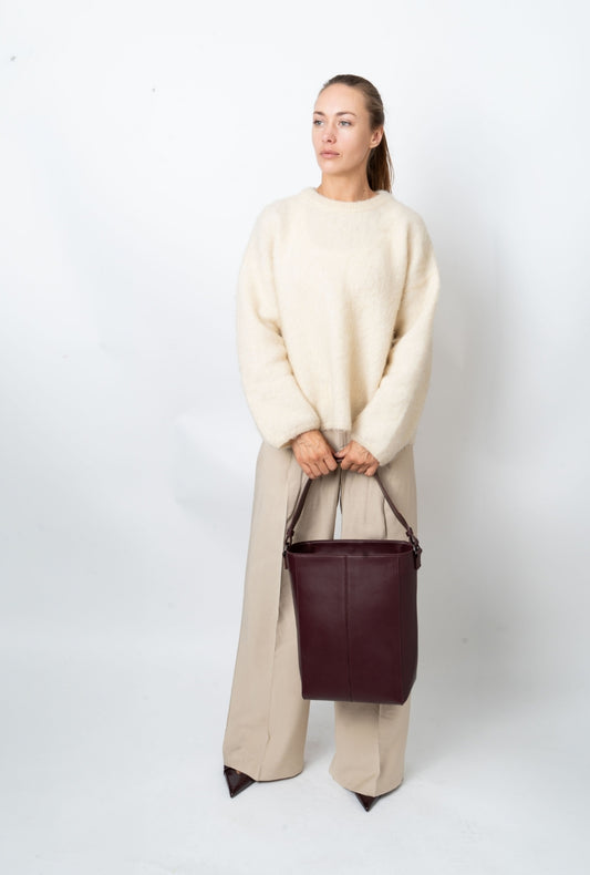Casset Soft Structure Tote In Midnight Plum