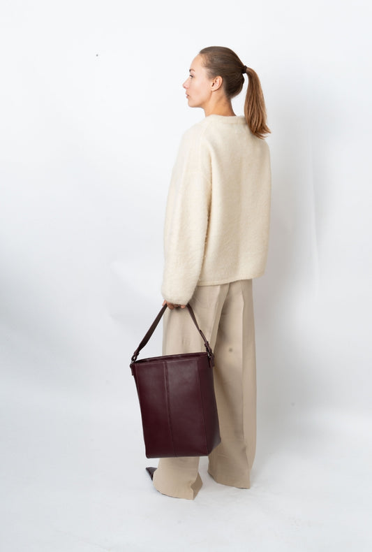 Casset Soft Structure Tote In Midnight Plum
