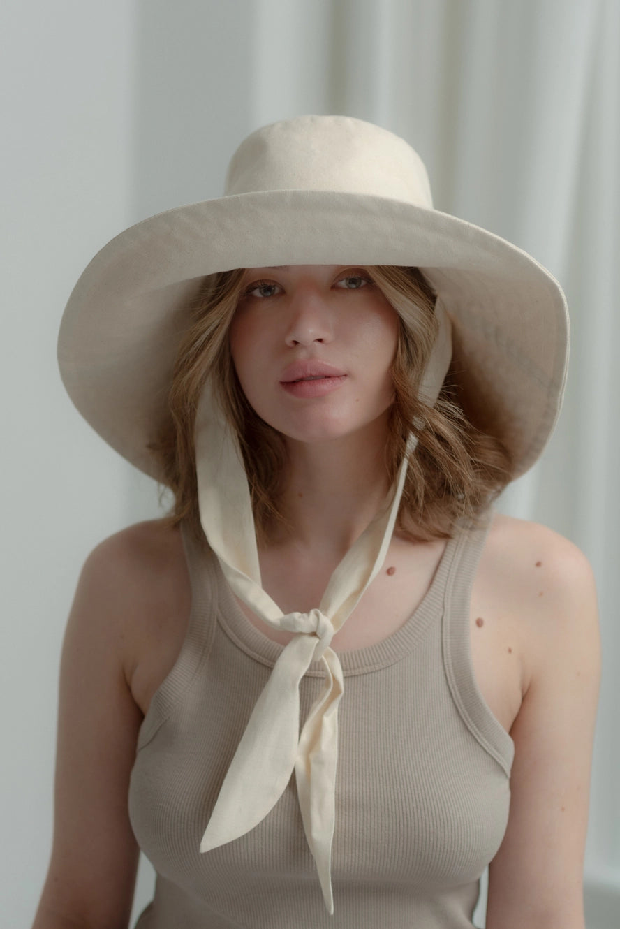 Canvas Hat With Tie