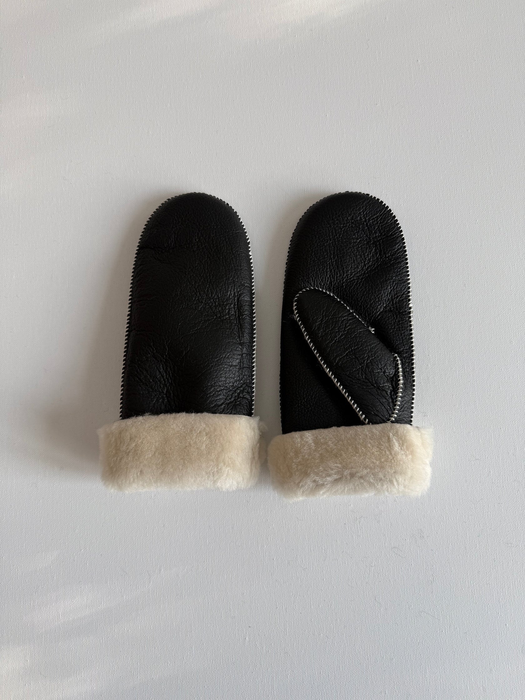 Shearling White Stitch Mittens