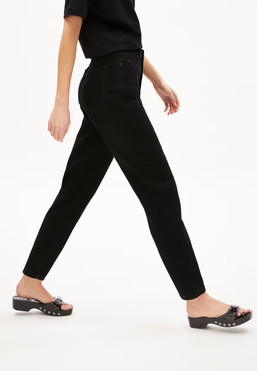 Mairaa Tapered Jeans In Rinse Black