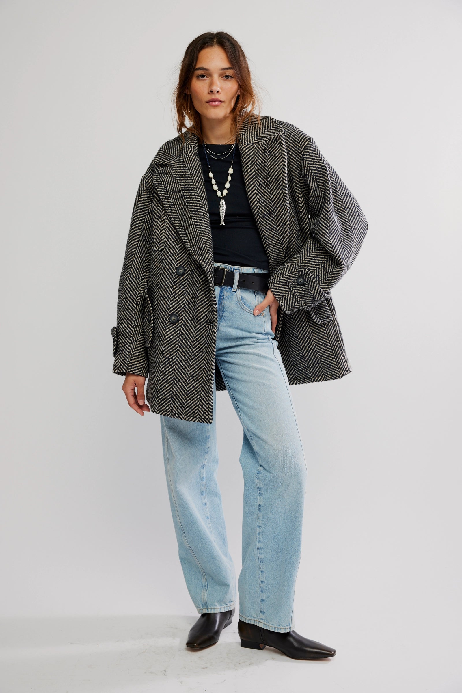 Ari Wool Peacoat In Black