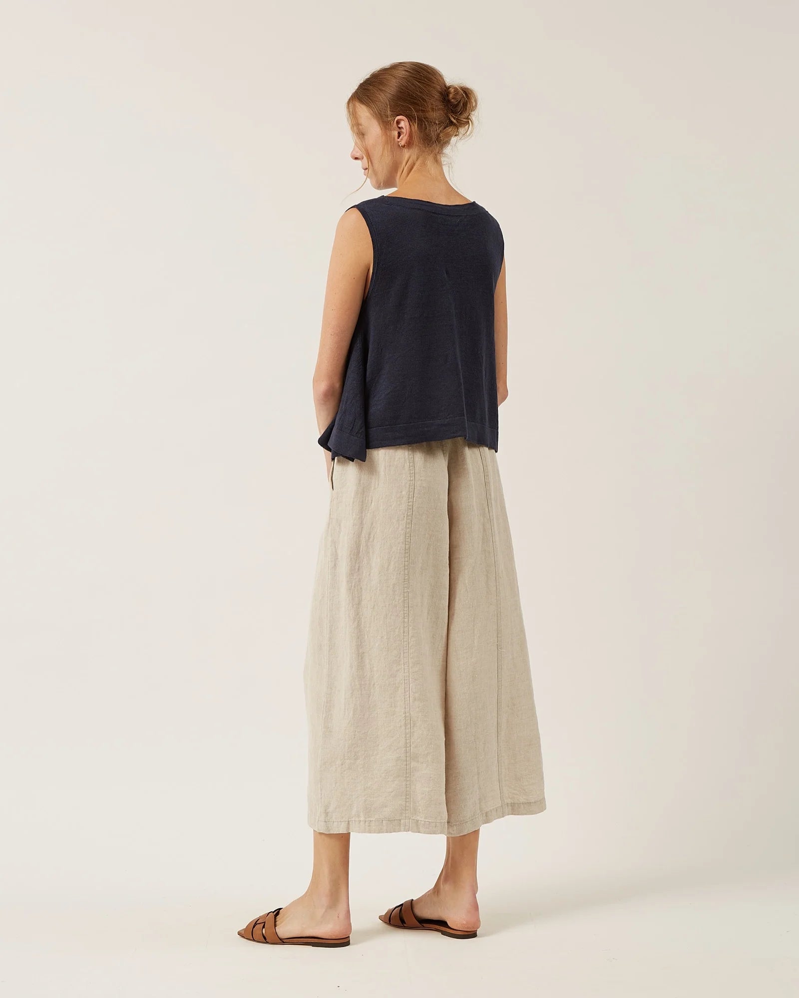 Manon Linen Sleeveless Top In Navy