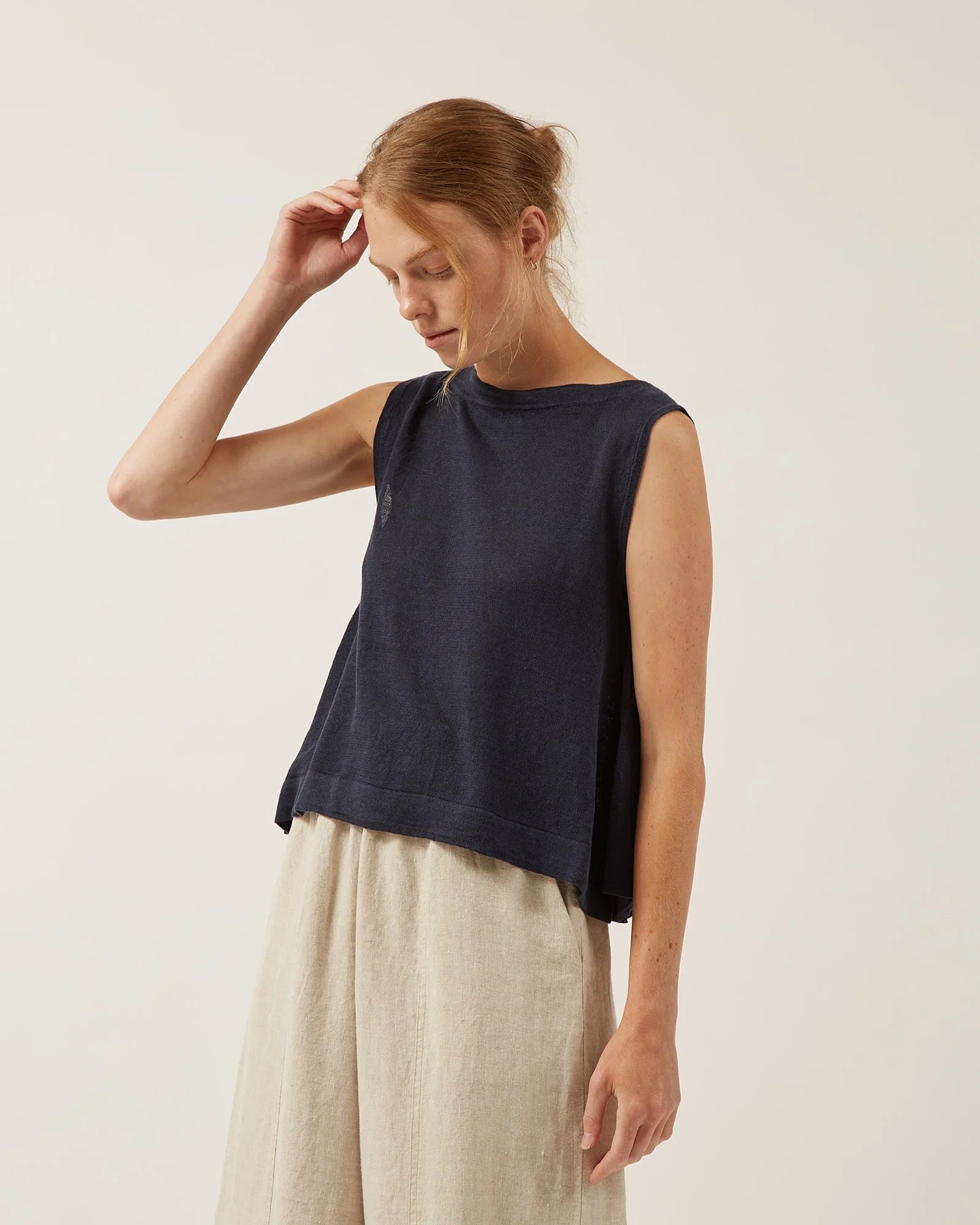 Manon Linen Sleeveless Top In Navy