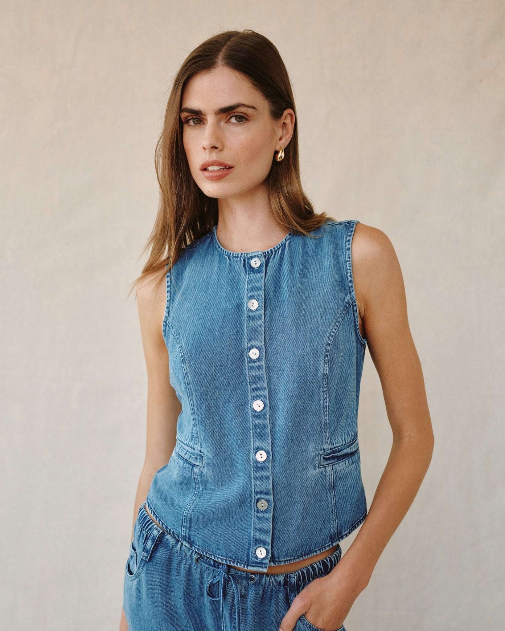 High Neck Fitted Vest In Medium Vintage Wash