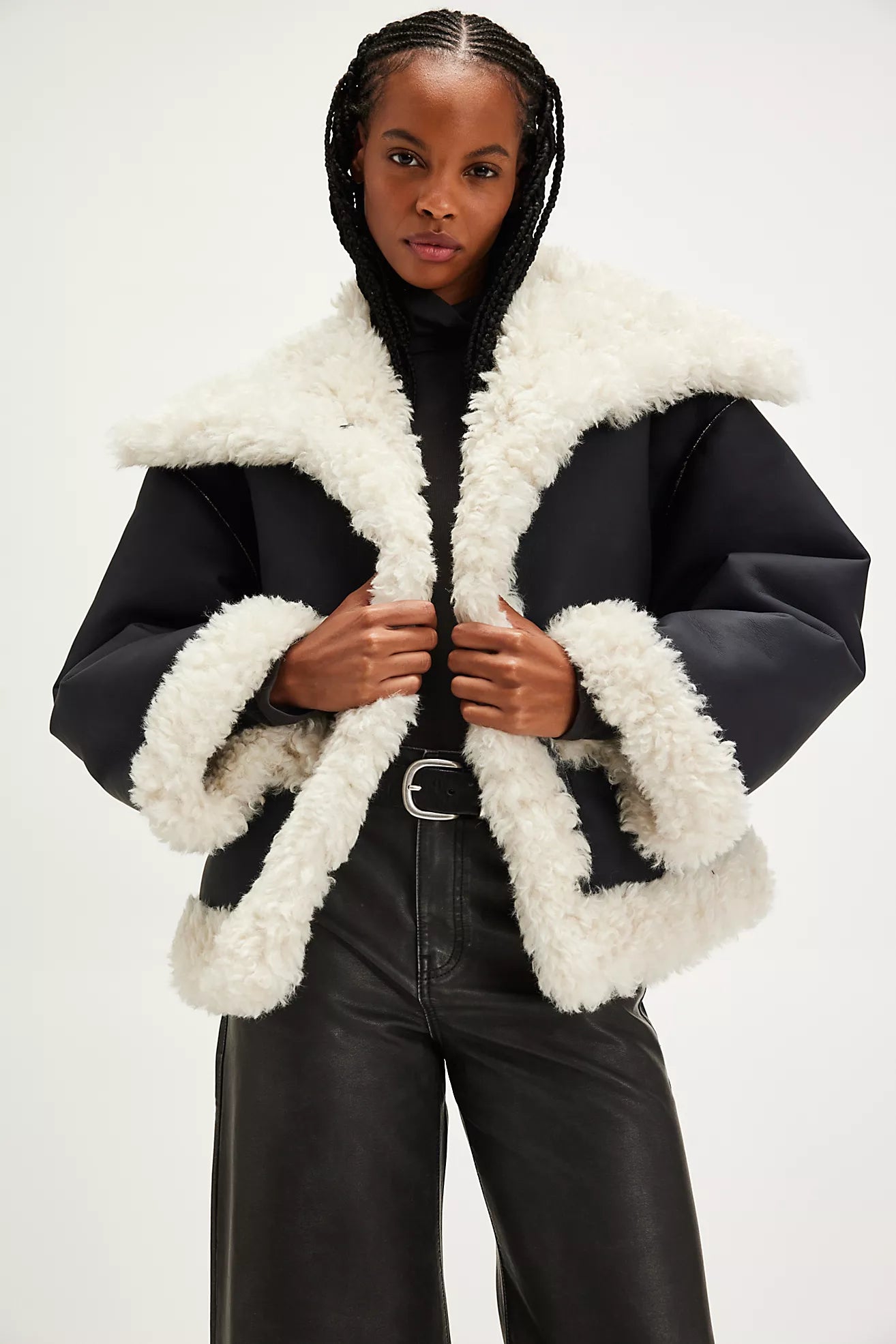 Kiki Sherpa Jacket In Black