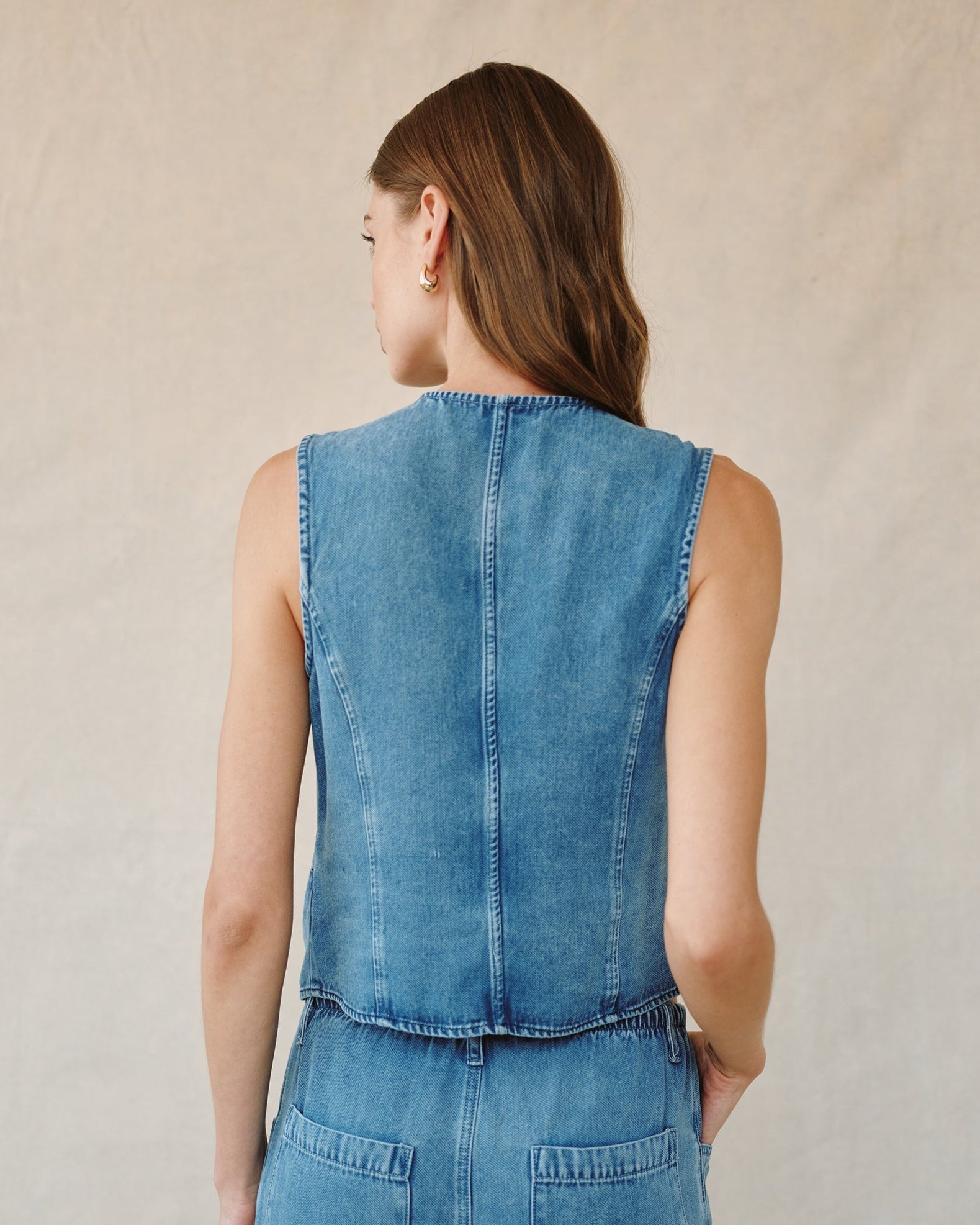 High Neck Fitted Vest In Medium Vintage Wash