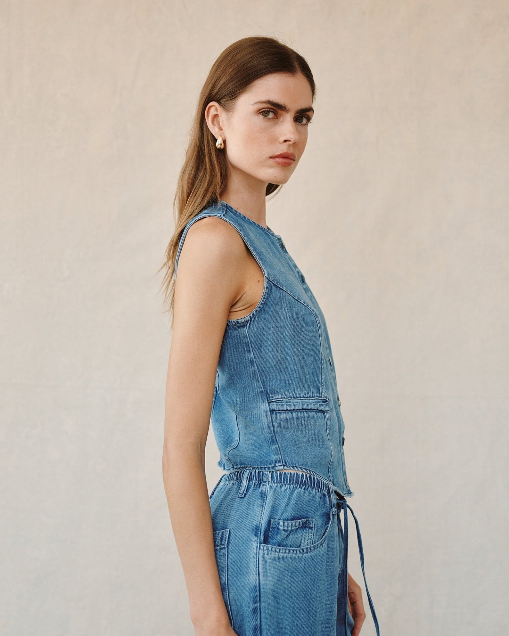 High Neck Fitted Vest In Medium Vintage Wash
