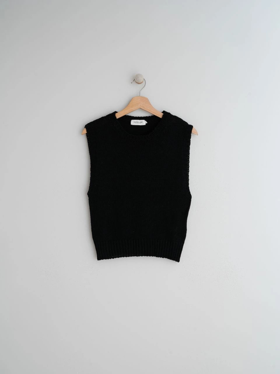 Loop Knit Vest In Black